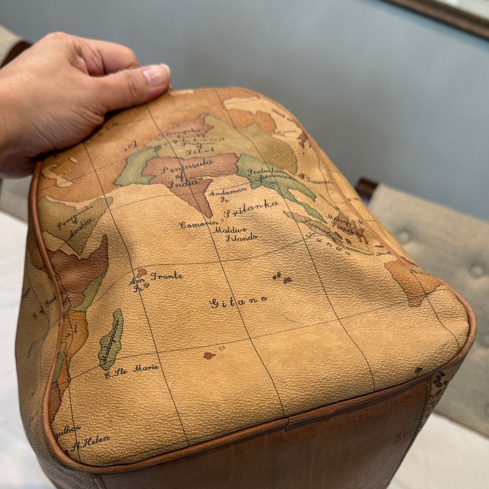 Gitano Tan Travel Bag with World Map Design - Picture 5 of 14
